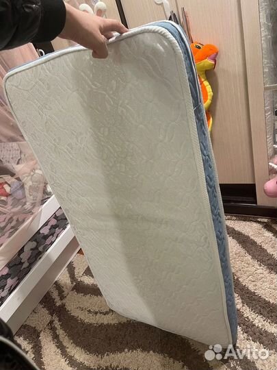 Детская кроватка с маятником и ящиком