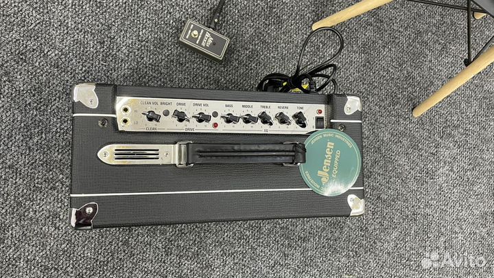 Ламповый комбоусилитель Laney VC15-110