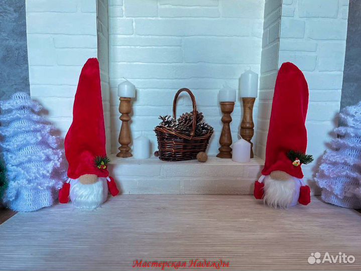 Гном в красном колпаке