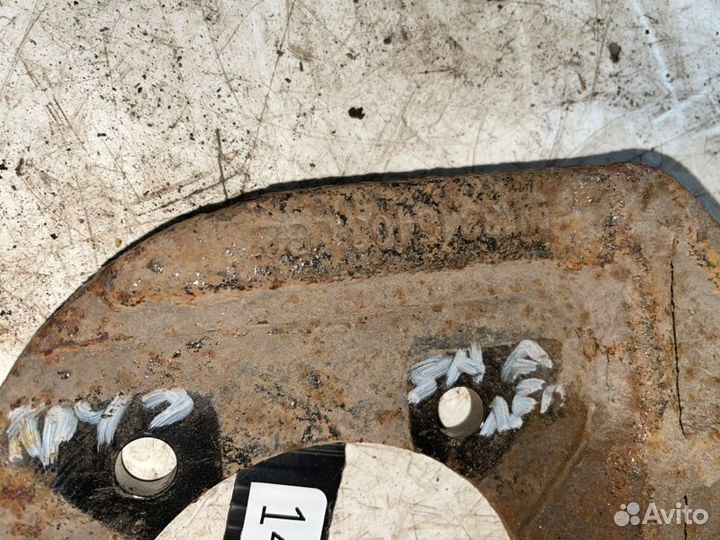 Скоба суппорта задняя левая Chevrolet Cruze J300