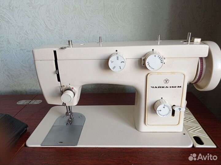 Швейная машинка чайка 142м
