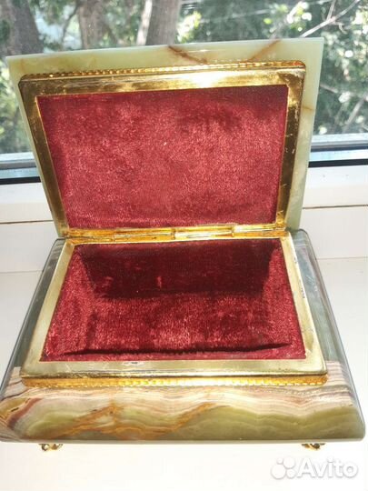Шкатулка нефритовая старинная