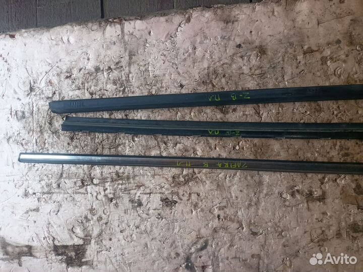 Молдинг двери передней левой Opel Zafira B