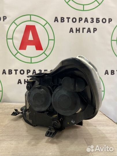 Фара передняя правая Ford Focus хетчбэк 1.6L