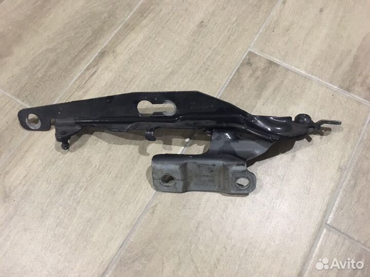 Петля капота правая Volvo XC60 2008-17