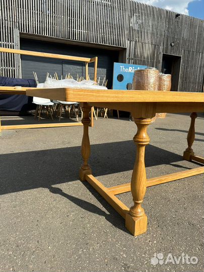 Дубовый стол