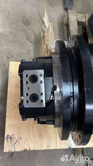 Редуктор хода экскаватора Case CX290B