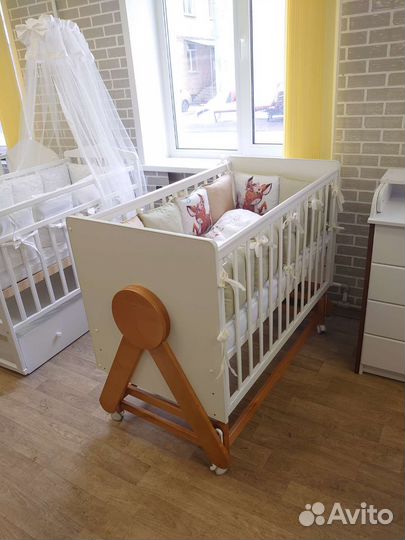 Детская кроватка с Маятником и автостенкой