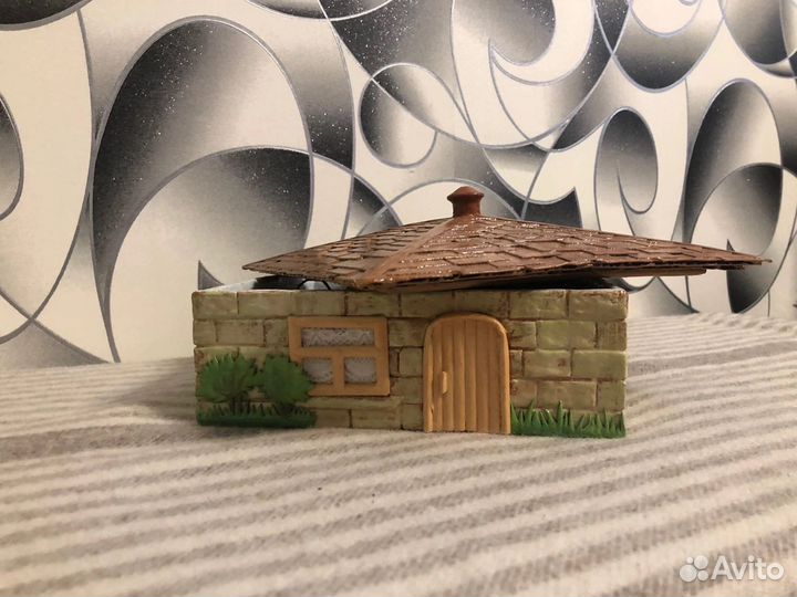 Подарочная коробка и подарочная корзинка