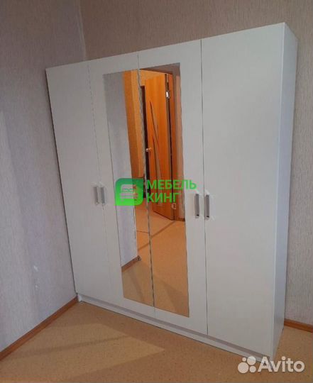 Шкаф с зеркалом