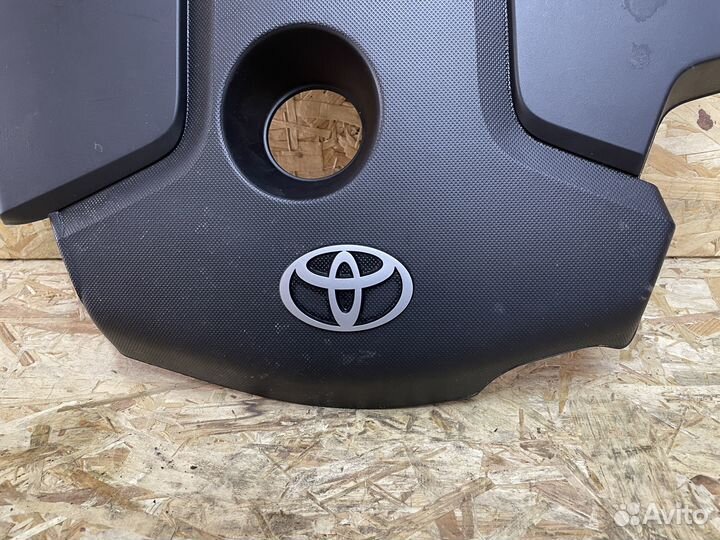 Декоративная накладка двигателя Toyota Hilux viii