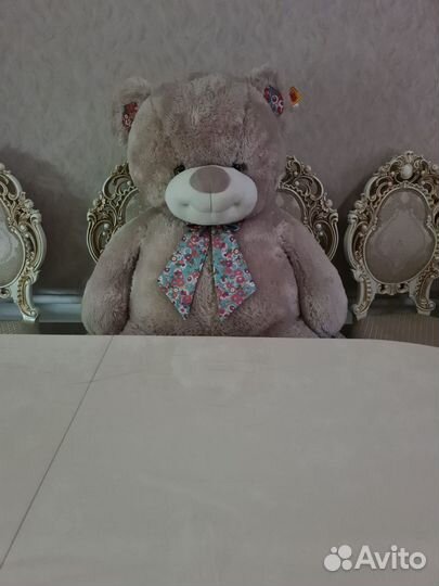 Плюшевый медведь огромный