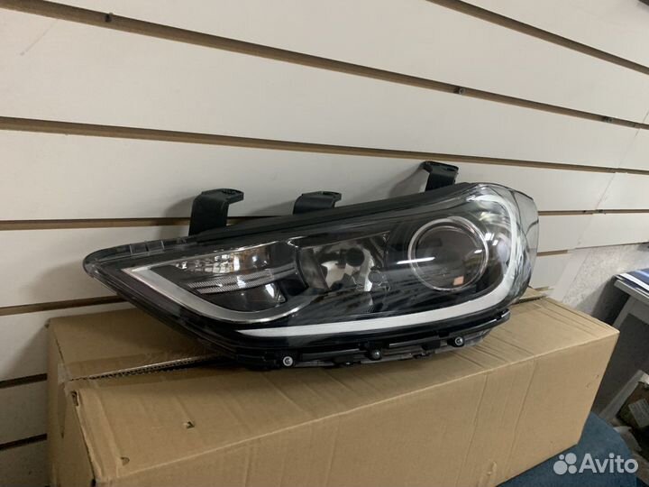 Фара левая Hyundai Elantra 2016-2018