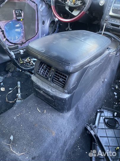 Подлокотник