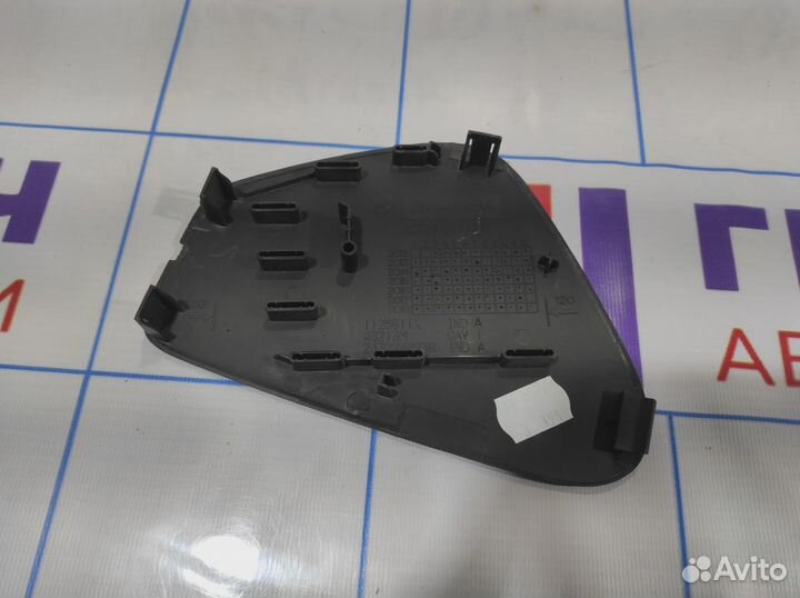 Накладка на торпедо боковая левая Renault Logan 2