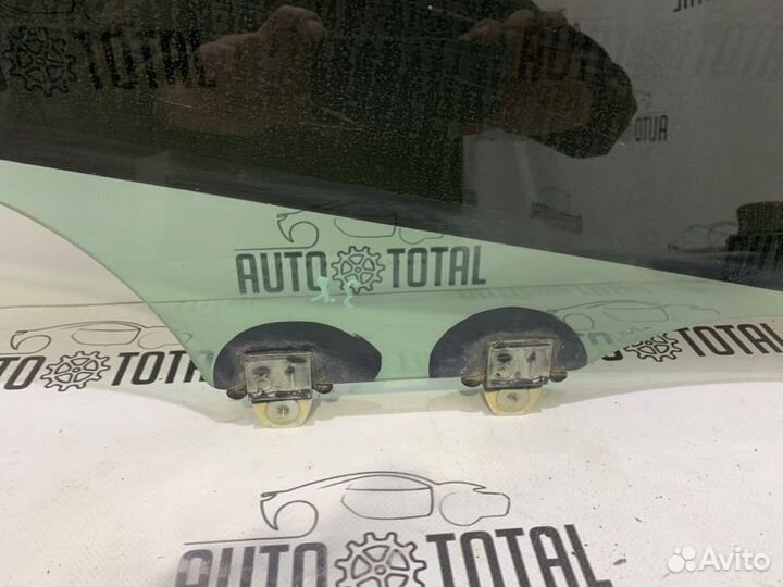 Стекло двери заднее правое Honda Civic 4D R18A2