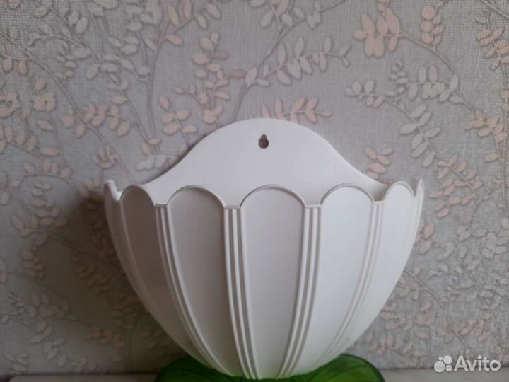 Кашпо для цветов настенное