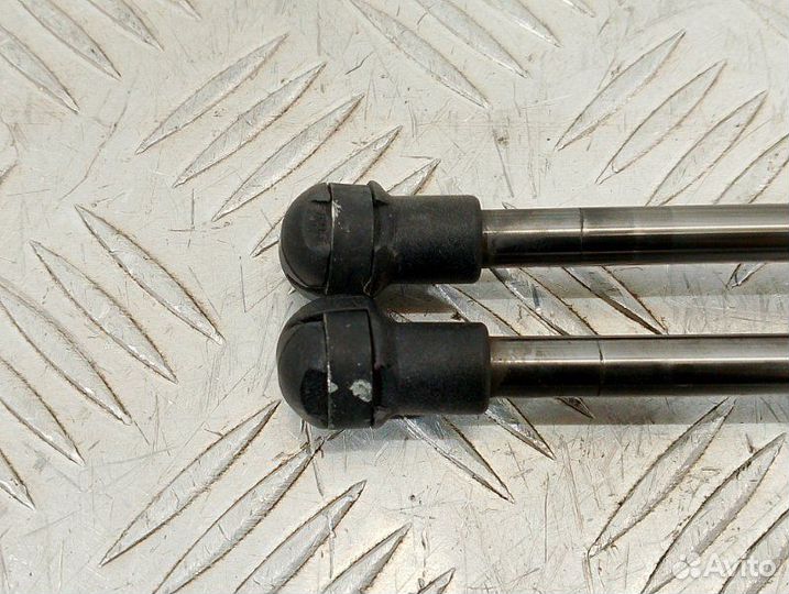 Амортизатор двери багажника Nissan Qashqai J10