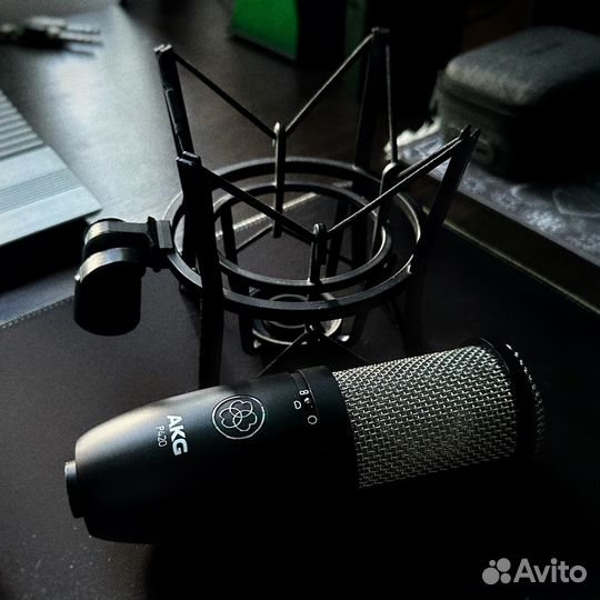 Студийный микрофон AKG P420