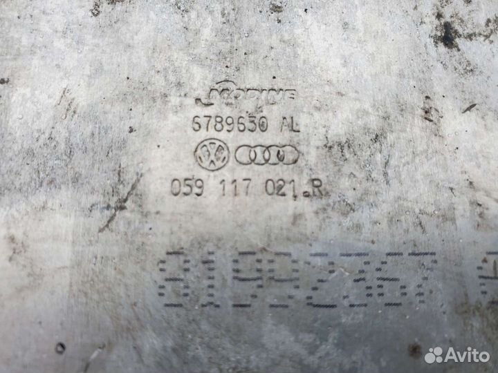 059117021R радиатор, масляный охладить VW Touareg