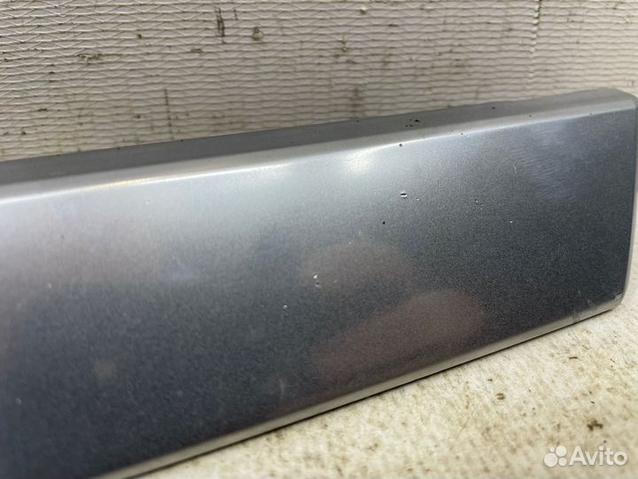 Молдинг решетки радиатора правый Mitsubishi