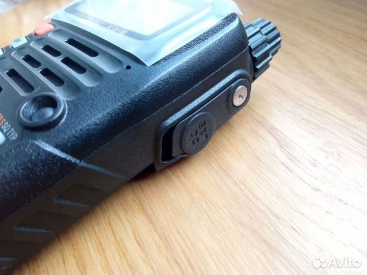 Радиостанция Yaesu VX-6R, новая