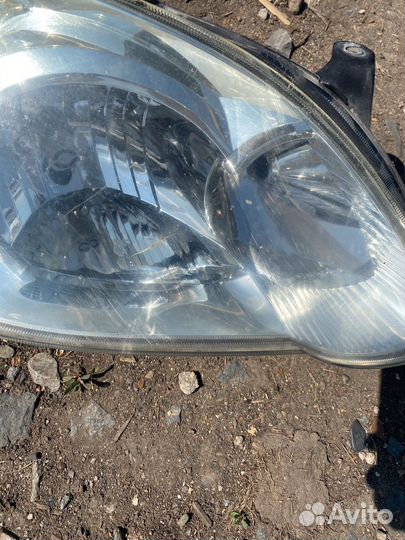 Фары Toyota corolla 120 хэтчбек дефектные