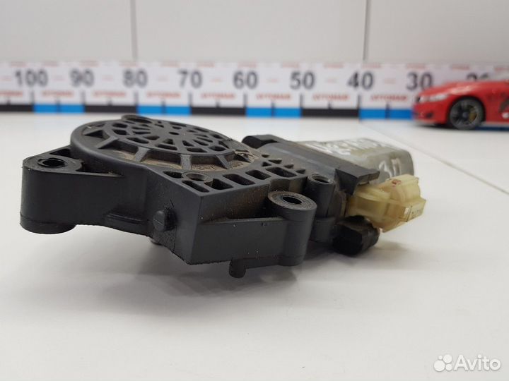 Моторчик стеклоподъемника задний правый