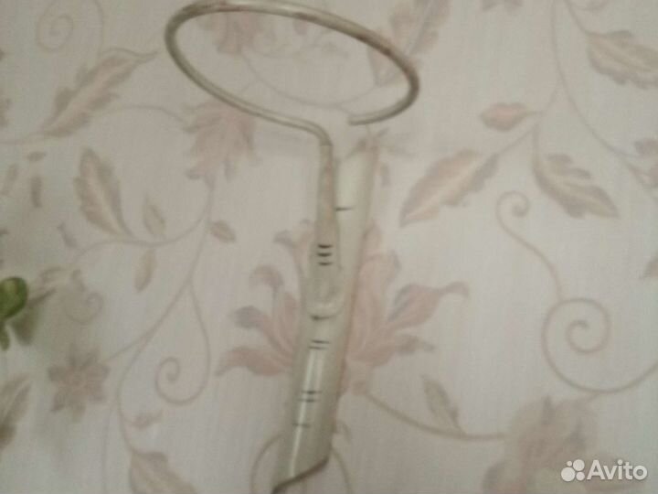 Железная подставка для цветов