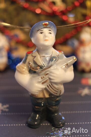 Фарфоровые сувенирные игрушки