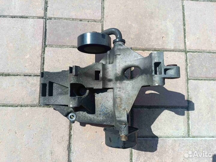 Натяжитель ремня генератора 028903143AB