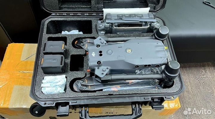 Квадрокоптер DJI Mavic 3 Pro