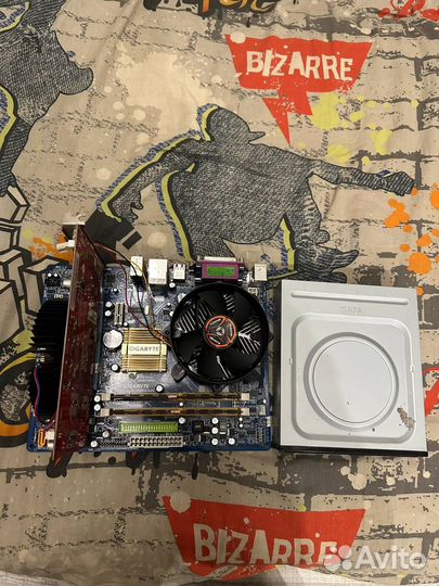 Материнская плата с процессором и памятью