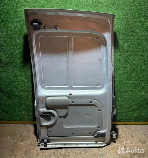 Дверь задняя распашная левая Nissan Kubistar 1500
