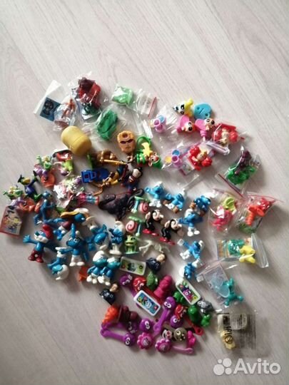 Киндер игрушки. 8 фото разных. цены разные