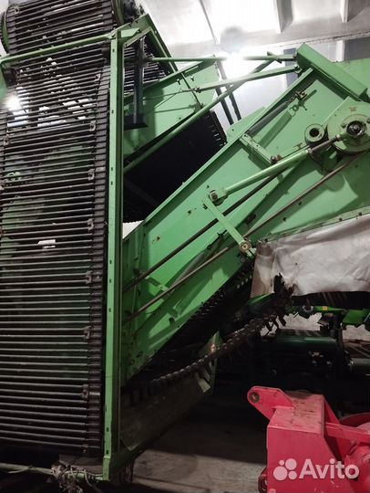 Картофелеуборочный комбайн