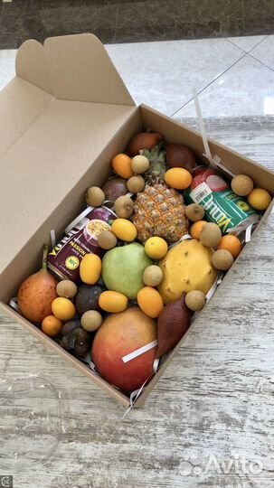 Подарочный набор с экзотическими фруктами