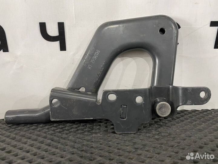 Петля подножки Volvo FH4 84104142