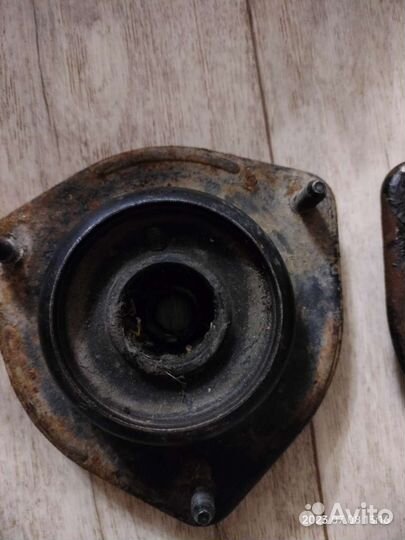 Опоры амортизатора, прокладки пружины