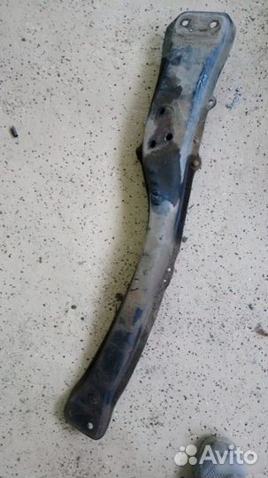 Балка подрамника Тойота Карина Е