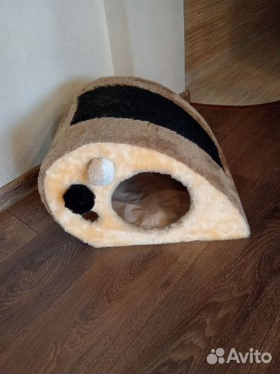 Домик для кошки с когтеточкой бу