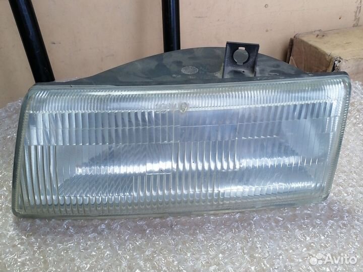 Фара левая Chrysler Voyager II 1990-1995
