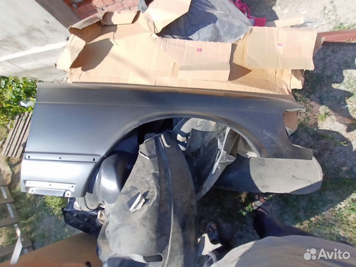 Крыло переднее правое Mercedes w126