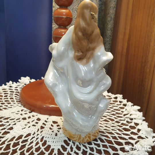 Фарфоровая статуэтка из Чехословакии