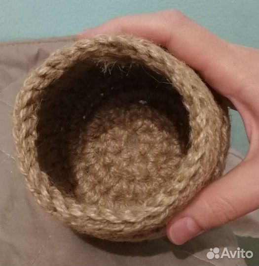 Круглая корзинка из джута