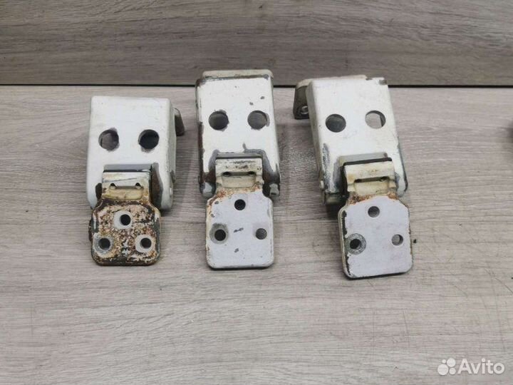 Петли дверей Mercedes Sprinter W906