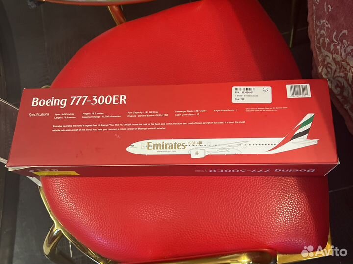Модель самолета Boeing 777-300ER Emirates 1:200