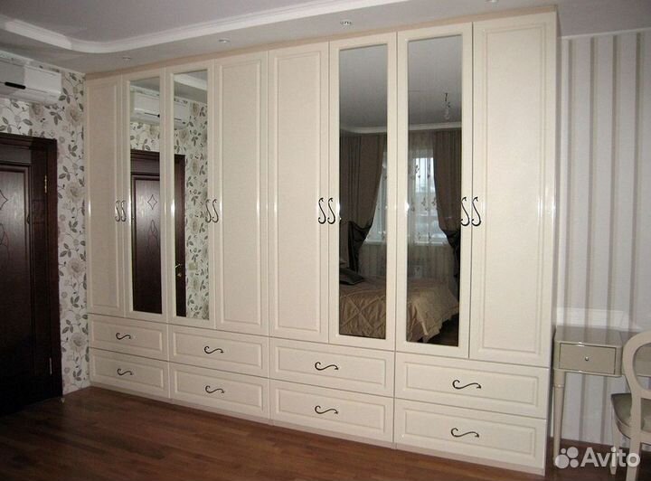 Черный шкаф