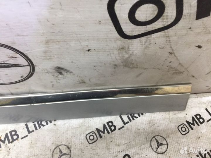 Молдинг двери задний правый Mercedes Ml W164