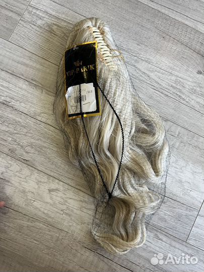 Волосы на заколках